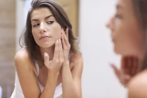 Acné au visage à l’âge adulte, découvrez nos conseils