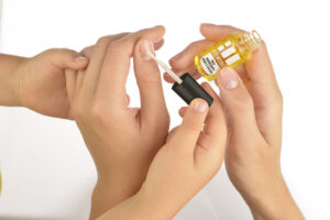 ¿Cómo recuperar la belleza de las uñas después del verano?